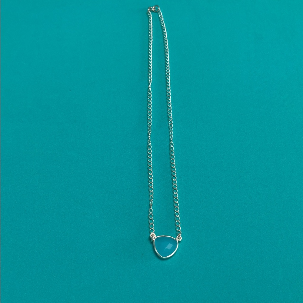 Elegant Silver Necklace with Teardrop Pendant
